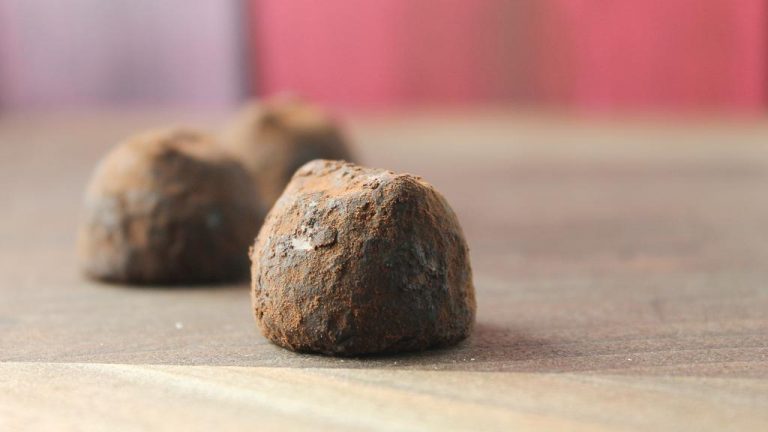 dark-chocolate-peppemint-truffles